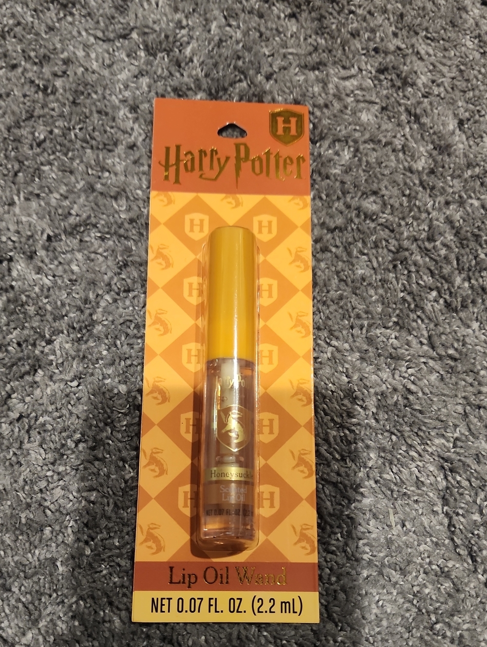 Harry Potter Hufflepuff Honeydukes Lip Oil Wand in Yellow